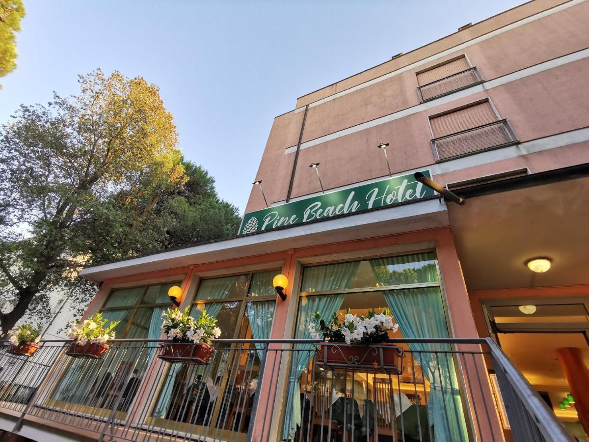 Hotel Pine Beach Rosolina Mare Exterior foto