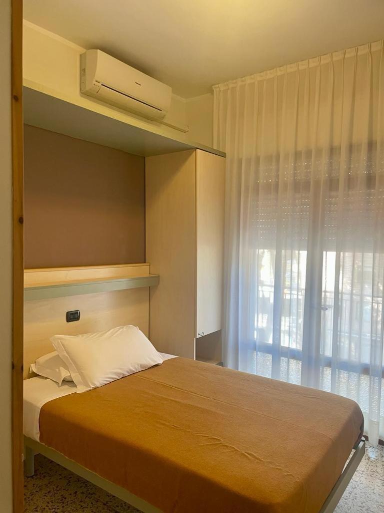 Hotel Pine Beach Rosolina Mare Exterior foto